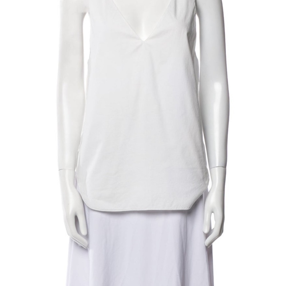 Chic White Sleeveless Top